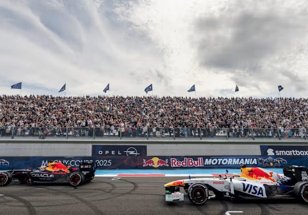 Sébastien Buemi et Isack Hadjar en piste  © SIX:TRENTE/Red Bull Content Pool